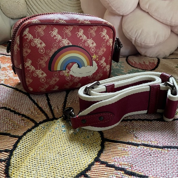 Coach Camera 16 with wallet and keychain EUC - Picture 2 of 15